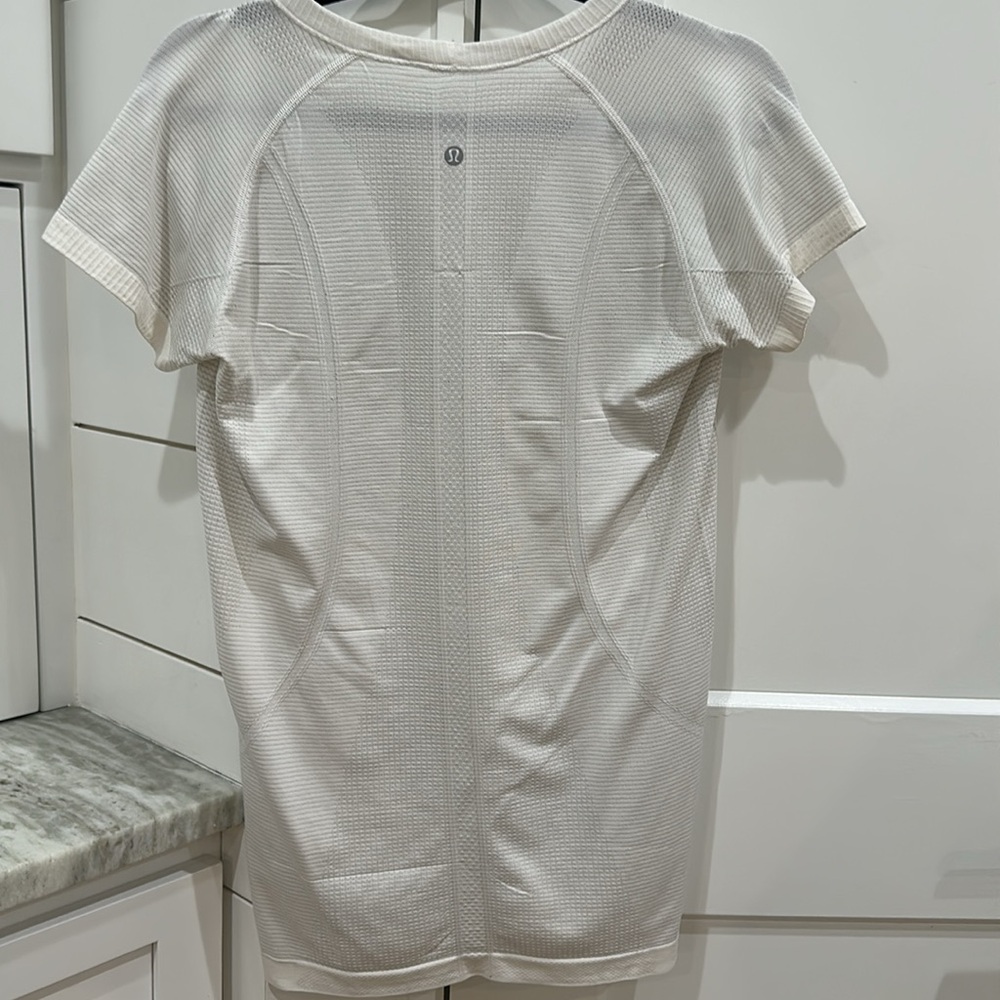 (6061) 🍋 LULULEMON RUN: Swiftly Tech Short Sleeve Crew Sz 10 **LOVED - Picture 9 of 10
